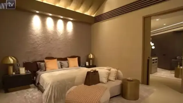 Potret Kamar Tidur Rumah Maia Estianty, Dindingnya Bergaya Italia