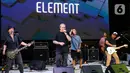 Grup musik Element menghibur para penggemarnya dalam festival musik All You Can Hear Gigs di Asthana, Kemang, Jakarta Selatan, Selasa (5/11/2024). (Liputan6.com/Herman Zakharia)