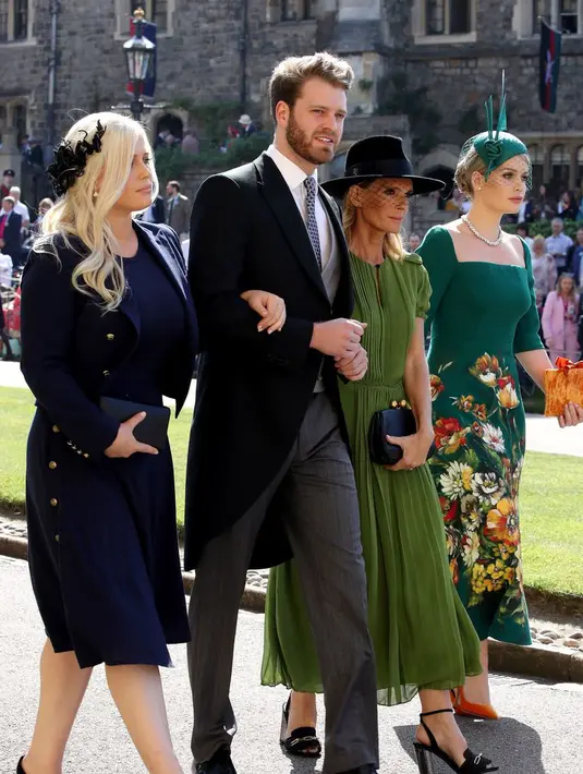 Louis sendiri hadir di pernikahan Pangeran Harry bersama dengan ibunya dan kedua saudarinya. (Getty Images/Cosmopolitan)