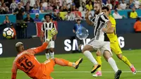 Juventus menang 3-2 atas Paris Saint-Germain pada laga lanjutan International Champions Cup 2017 di Hard Rock Stadium, Florida, Kamis (27/7/2017). (AP Photo/Lynne Sladky)