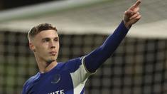 Adaptasi menjadi hal penting bagi seorang pemain saat membela klub barunya. Ada yang membutuhkan waktu yang lama, namun tak sedikit pula yang langsung nyetel dengan klub barunya hingga mampu tampil gacor dengan mencetak banyak gol. Seperti tiga pemain Chelsea berikut yang mampu mencetak 20 gol atau lebih pada musim debutnya di Liga Inggris. (AP Photo/Ian walton)