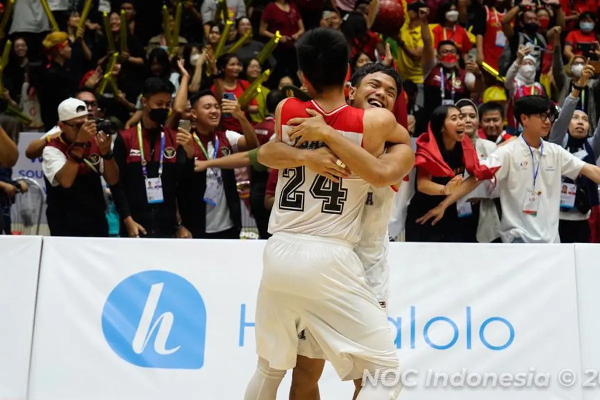 Foto: Pecah! Momen Kebahagiaan Timnas Basket Putra Indonesia Saat Cetak Sejarah Sabet Emas di Ajang SEA Games 2021