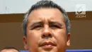 Kapolres Tangerang Selatan AKBP Ferdy Irawan memperlihatkan barang bukti senjata api saat gelar perkara kasus pembobolan toko di Polsek Pamulang, Jumat (19/10). Satu perampok tewas tertembak dan dua lainnya berhasil diamankan. (Merdeka.com/Arie Basuki)
