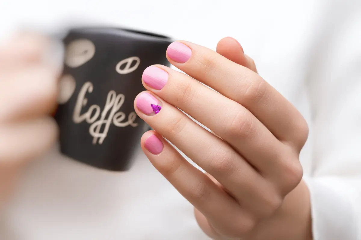 Gunakan Nail Polish Remover yang Tepat (Freepik)