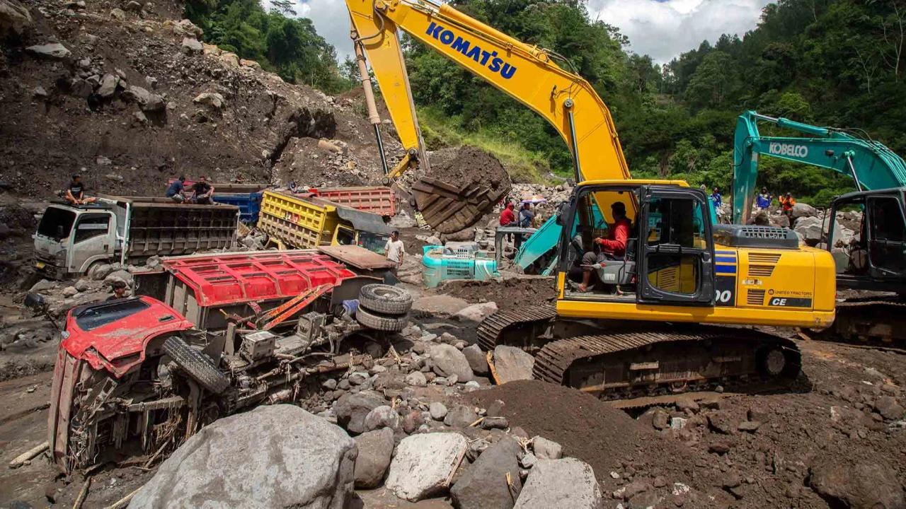 FOTO: Penampakan Truk Tertimbun Lahar Dingin Gunung Merapi, Menewaskan Tiga Orang