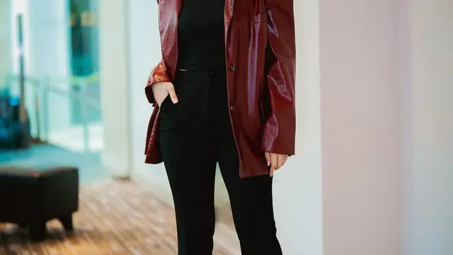 Bisa Jadi Inspirasi! Ini Outfit Febby Rastanty Pakai Leather Jaket yang Bisa Dikenakan Untuk Ngoser hingga Liburan
