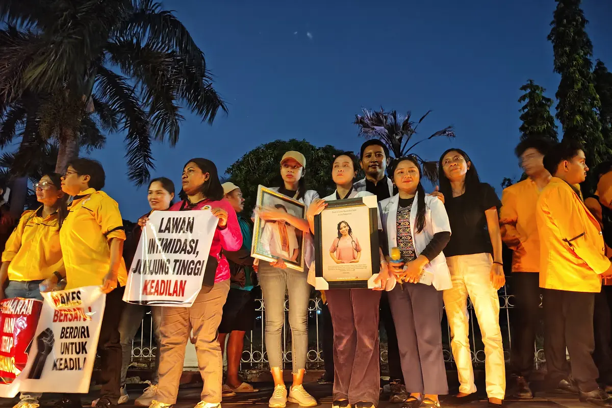 Aksi 1000 lilin Ikatan Dokter Indonesia (IDI) wilayah NTT atas kematian dokter Icha