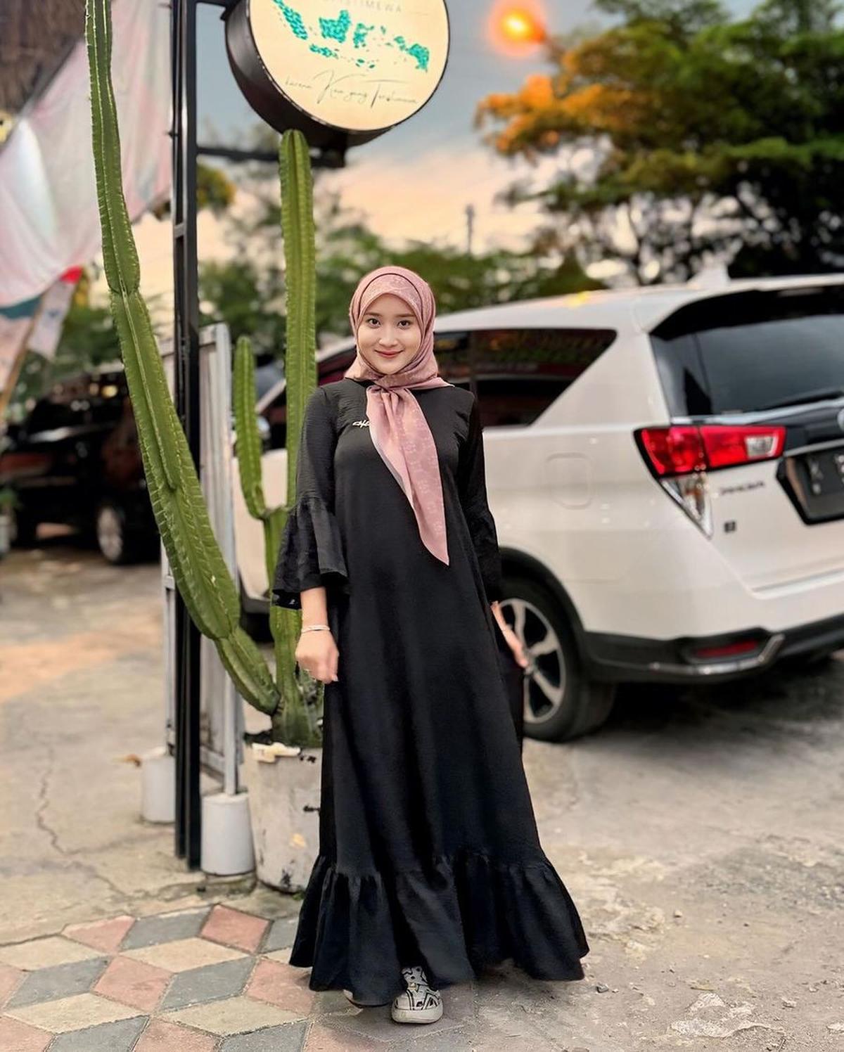 Cantik Yeni Inka Mengenakan Hijab&nbsp;