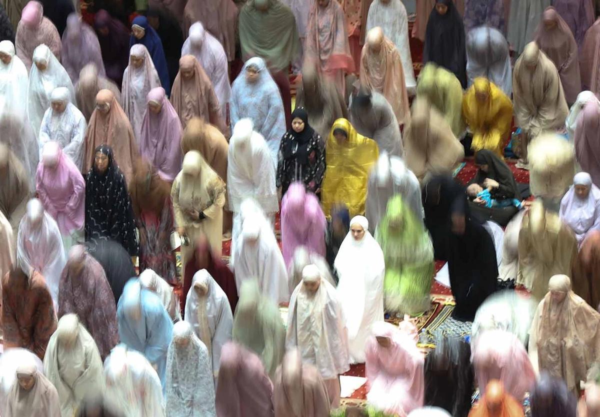 FOTO: Ribuan Jemaah Padati Masjid Istiqlal pada Tarawih Perdana Ramadan 1447 H