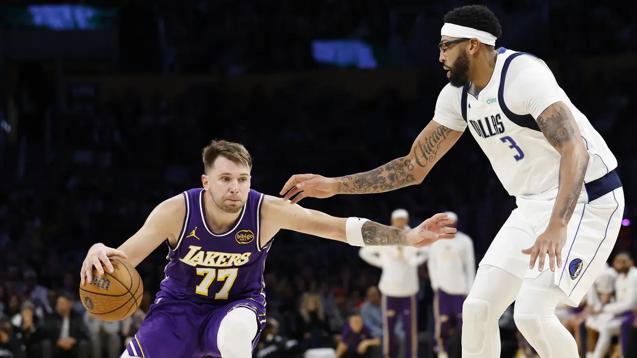 Anthony Davis saat melawan mantan klubnya Lakers di lanjutan NBA 2025/2026