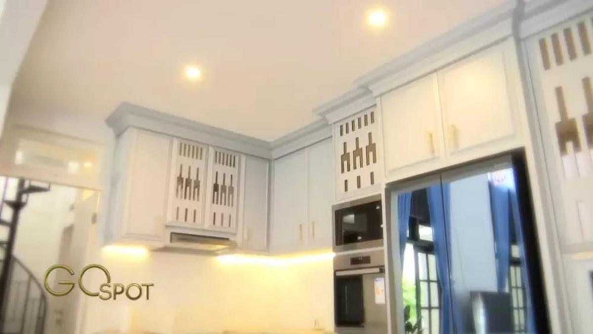 5 Potret Dapur di Rumah Eza Yayang, Mewah Bergaya American Style - Setiap Sudut Estetik Bikin Betah Masak