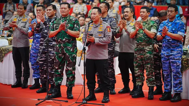 Kapolri Jenderal Listyo Sigit Prabowo bersama Panglima TNI Laksamana Yudo Margono