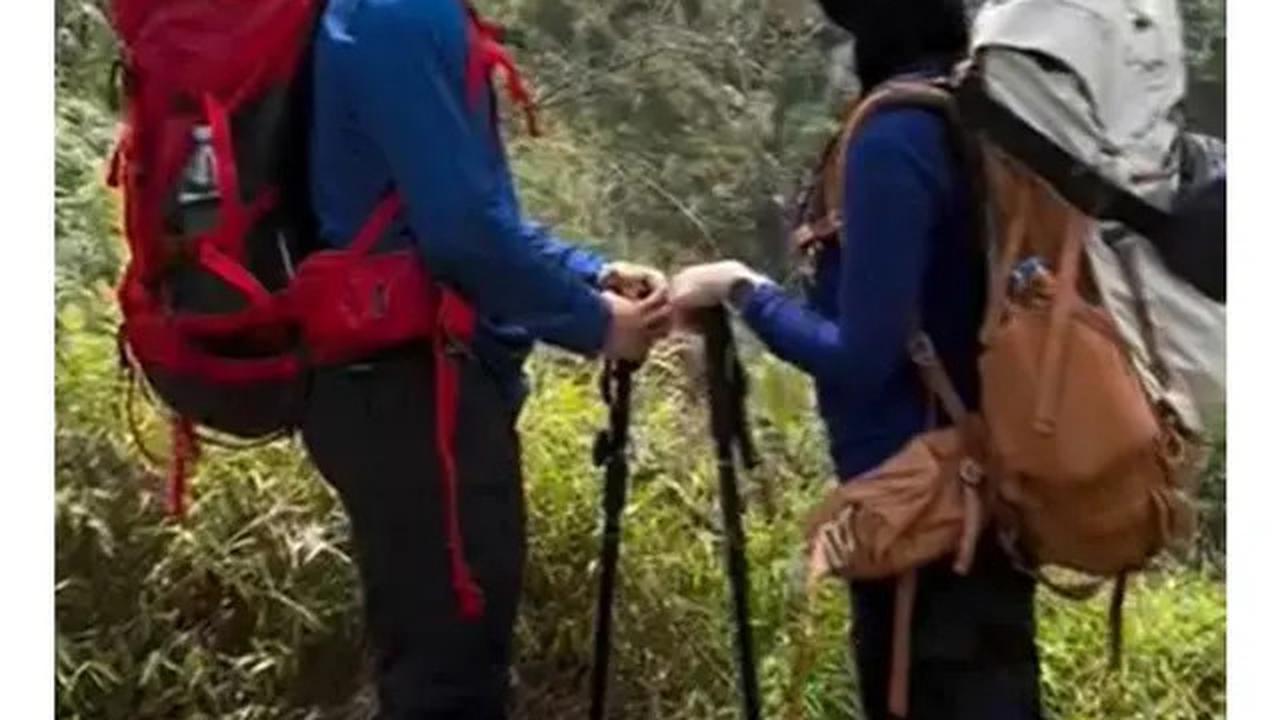 6 Potret Henny Rahman dan Alvin Faiz Mendaki Gunung Merbabu, Jadi Hobi Baru