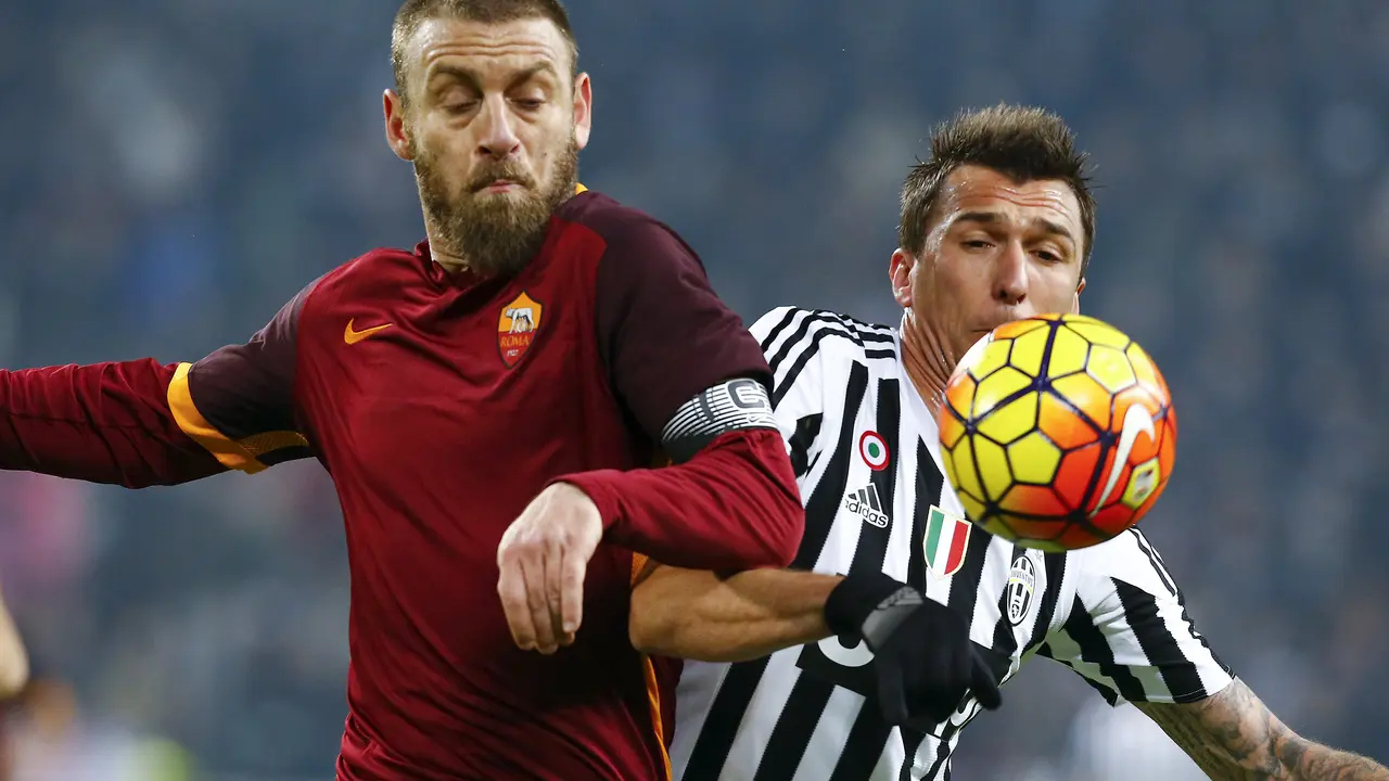 Mario Mandzukic vs Daniele De Rossi