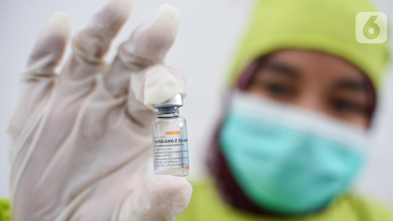 Vaksinasi Covid-19 Nakes Lansia Tahap Pertama