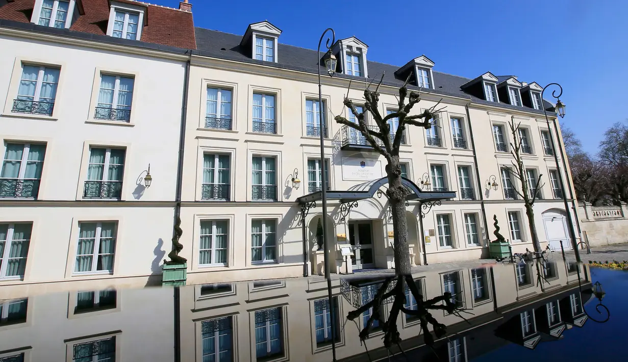 Hotel Auberge du Jeu de Paume, Chantilly, Perancis, (14/03/2016). Tempat ini nantinya akan menjadi tempat tinggal Timnas Sepakbola Inggris pada gelaran Euro 2016 di Perancis.( REUTERS/Gonzalo Fuentes)