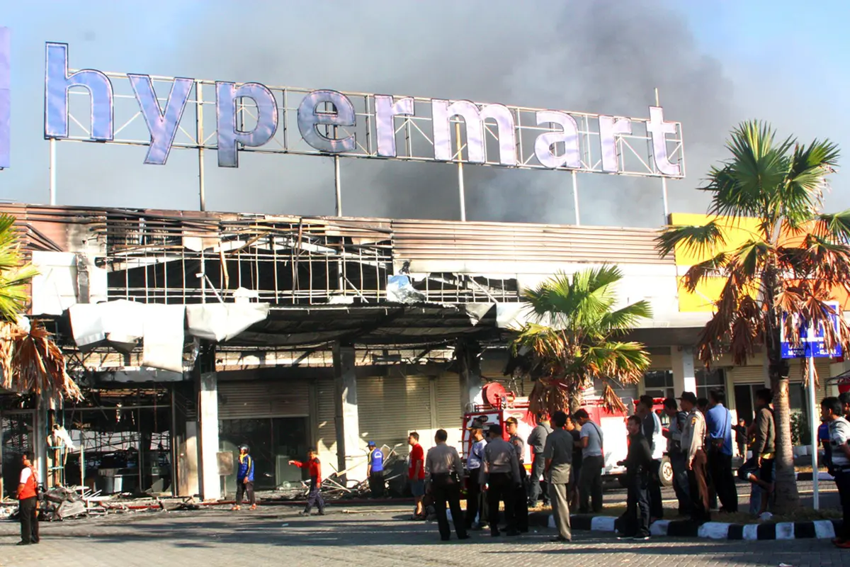Hypermart Mataram Kebakaran