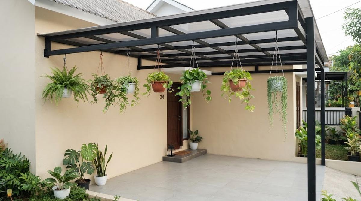 Koleksi Tanaman Gantung pada Rangka Kanopi