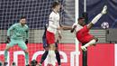 Pemain RB Leipzig, Nordi Mukiele, melepaskan tendangan saat melawan Tottenham Hotspur pada laga liga Champions di Red Bull Arena, Selasa (10/3/2020). RB Leipzig menang dengan skor 3-0. (AP/Michael Sohn)