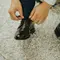7 Cara Mudah Mengatasi Sepatu Pantofel yang Kebesaran, Praktis dan Bisa Dicoba