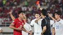 <p>Pemain Timnas Indonesia, Muhammad Ferarri mendapatkan kartu merah dari wasit Takasaki Koji pada laga Grup B Piala AFF 2024 melawan Filipina yang berlangsung di Stadion Manahan, Solo, Jawa Tengah, Sabtu (21/12/2024). (Bola.com/Abdul Aziz)</p>