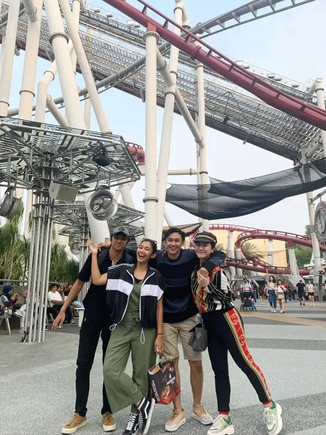 Terlihat Kompak, Begini 5 Potret Kebersamaan Felicya Angelista dengan Saudara Perempuan Caesar Hito