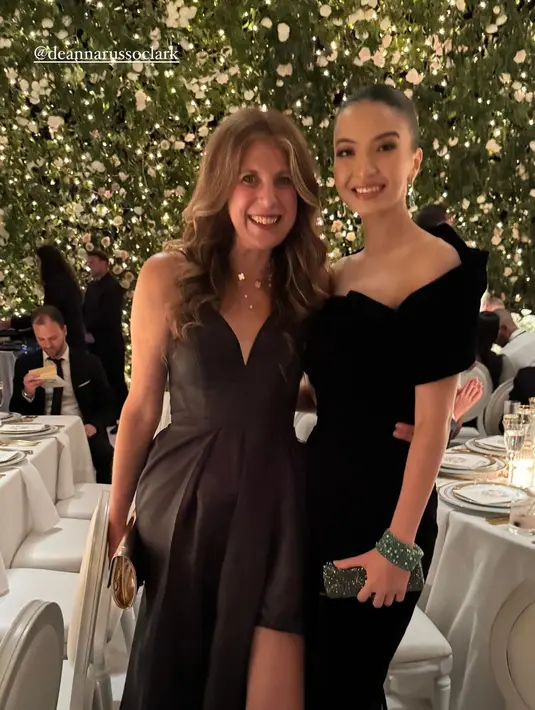 Raline Shah mengenakan strapless gown dan velvet outer yang bikin gayanya terlihat mahal [@ralineshah]