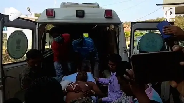 Bentrokan di Chhattisgarh, India, menyebabkan lima orang meninggal salah satu diantaranya merupakan juru kamera  dan dua polisi mengalami luka-luka.