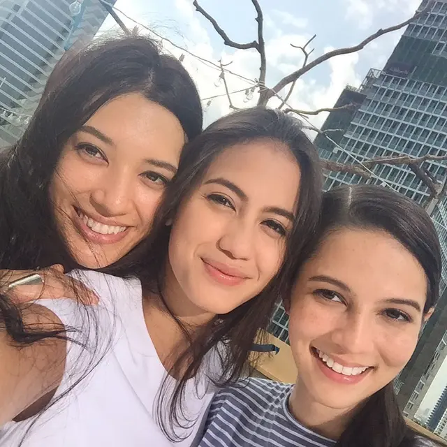 Disebut Mirip, Ini 5 Potret Kebersamaan Pevita Pearce dan Juria Hartmans