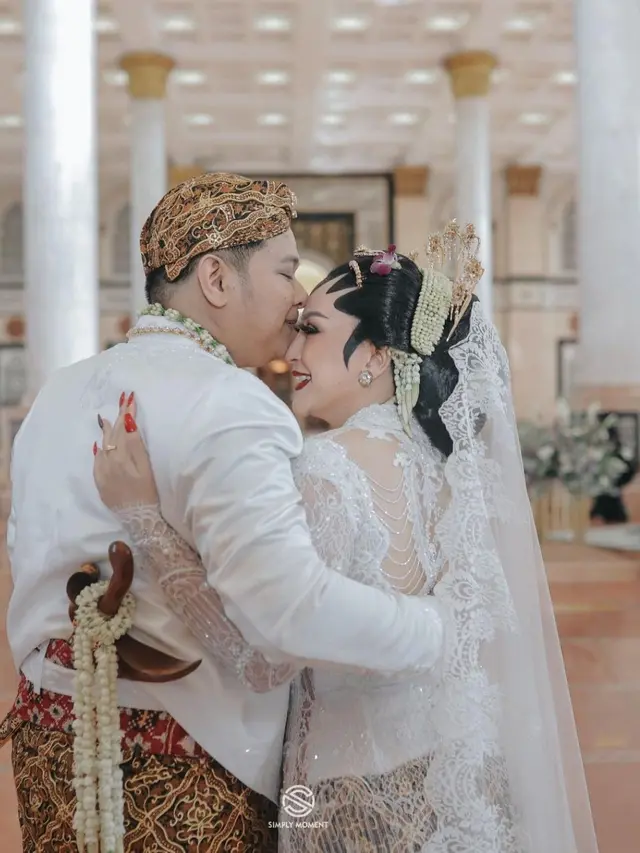 Resmi Menikah, Ini 7 Momen Pernikahan Pedangdut Nabilla Gomes dengan Kekasih
