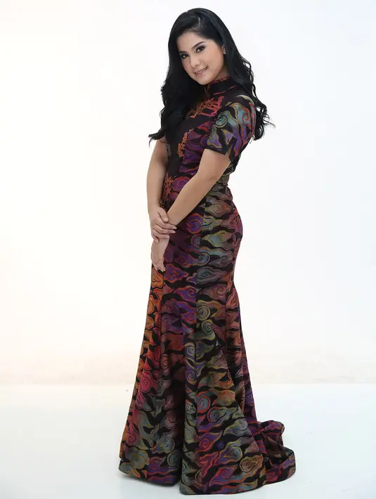 Sedangkan aksesori untuk menambah mempercantik penampilannya, ibu satu anak, Almira Tunggadewi Yudhoyono, lahir pada 17 Agustus 2008 itu hanya mengandalkan jam tangan. (Bambang E. Ros/Bintang.com)