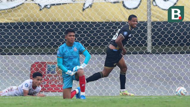 Foto: Aksi Tandukan Kepala Alex Ferreira Bawa Dewa United Atasi Arema FC pada Pekan Pertama BRI Liga 1 2023 / 2024