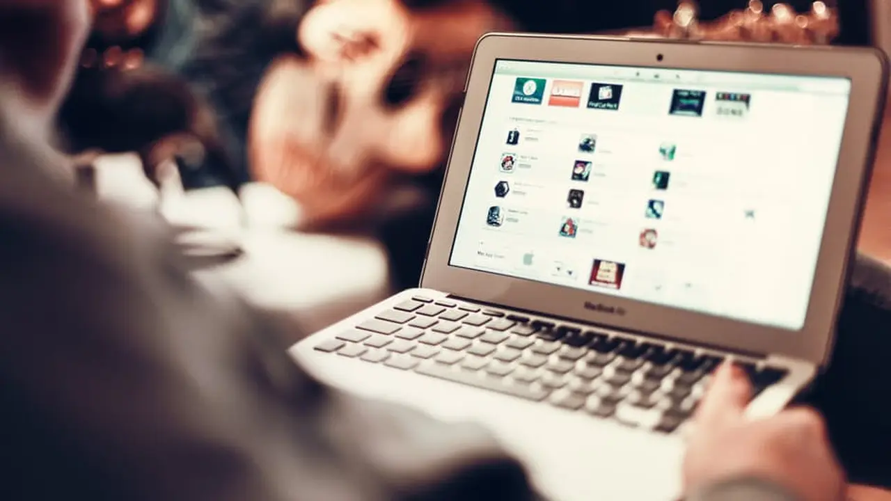 Sekarat, Istri Buatkan Akun Kencan Online Untuk Suami