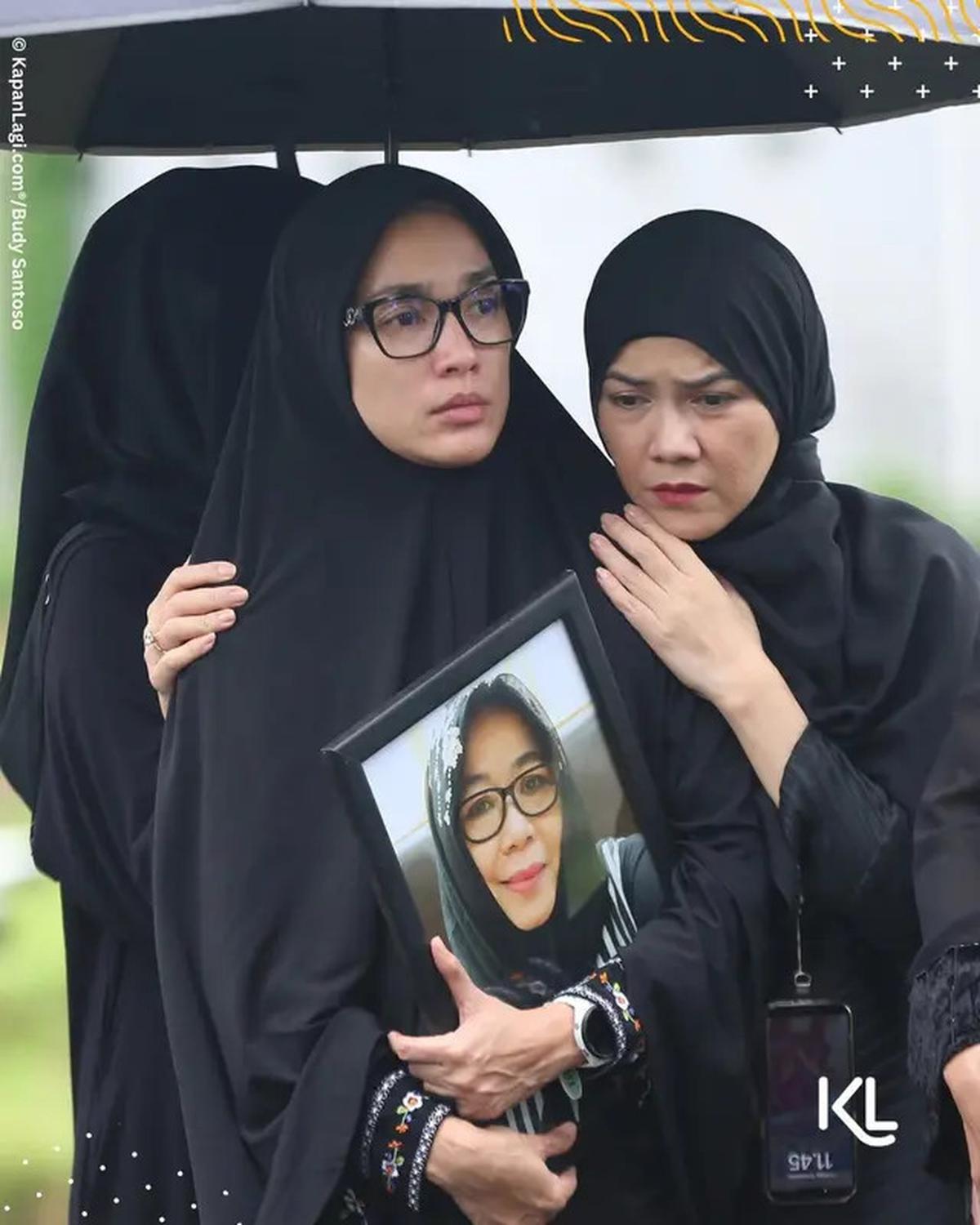 Andhika Pratama Kenang Almarhumah Ibunda Ussy Sulistiawaty, Hormat dan Anggap Seperti Ibu Sendiri