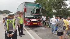 Bus Hantam Truk Fuso di Tol Lampung, Penumpang Terjepit