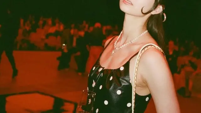 6 Potret Lauren Tsai Aktris Amerika yang Dirumorkan Pacaran dengan Park Seo Joon, Pancarkan Aura Dark Feminine dengan Outfit Serba Hitam