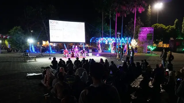 ‘KPK Rika Ora Dewekan’ gelaran acara oleh anak muda Purbalingga untuk mendukung KPK dan menolak pelemahan KPK. (Foto: Liputan6.com/Bowo Leksono untuk Muhamad Ridlo)