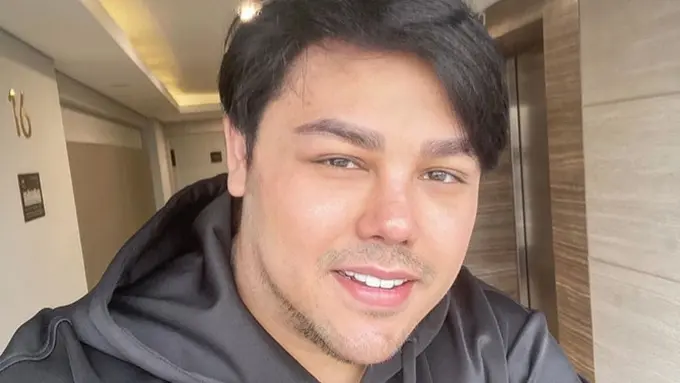 6 Potret Terbaru Ivan Gunawan, Bak Bintang Hollywood dan Bikin Pangling