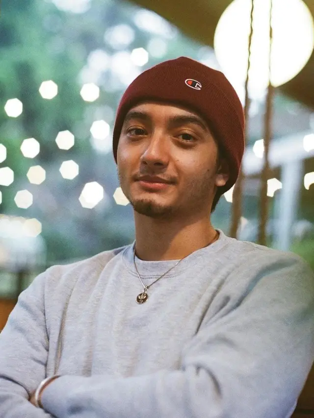 Pesona Bryan Domani, artis muda yang ganteng dan rajin ibadah