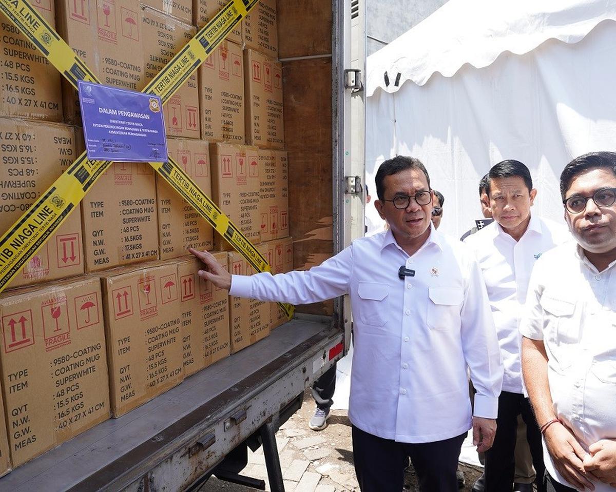 Mendag Budi Amankan Produk Keramik Ilegal Rp9,8M di Surabaya