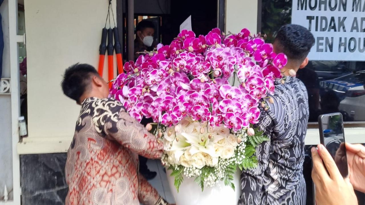 Bunga tersebut dikirim sebagai bentuk ucapan ulang tahun untuk Megawati ke-77 tahun pada Selasa (23/1).<br>