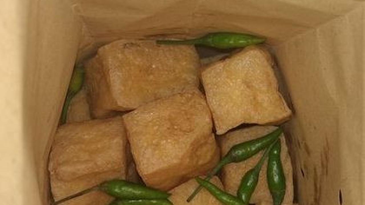 Jika di hadapan Cak Imin ada tahu petis, makanan lain bahkan bisa ia lewatkan.&nbsp;