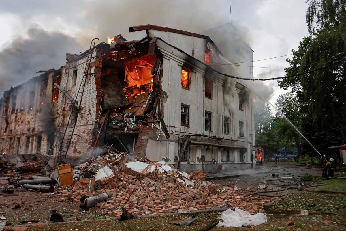FOTO: Serangan Rusia di Kota Kharkiv Ukraina, Sedikitnya Lima Orang tewas