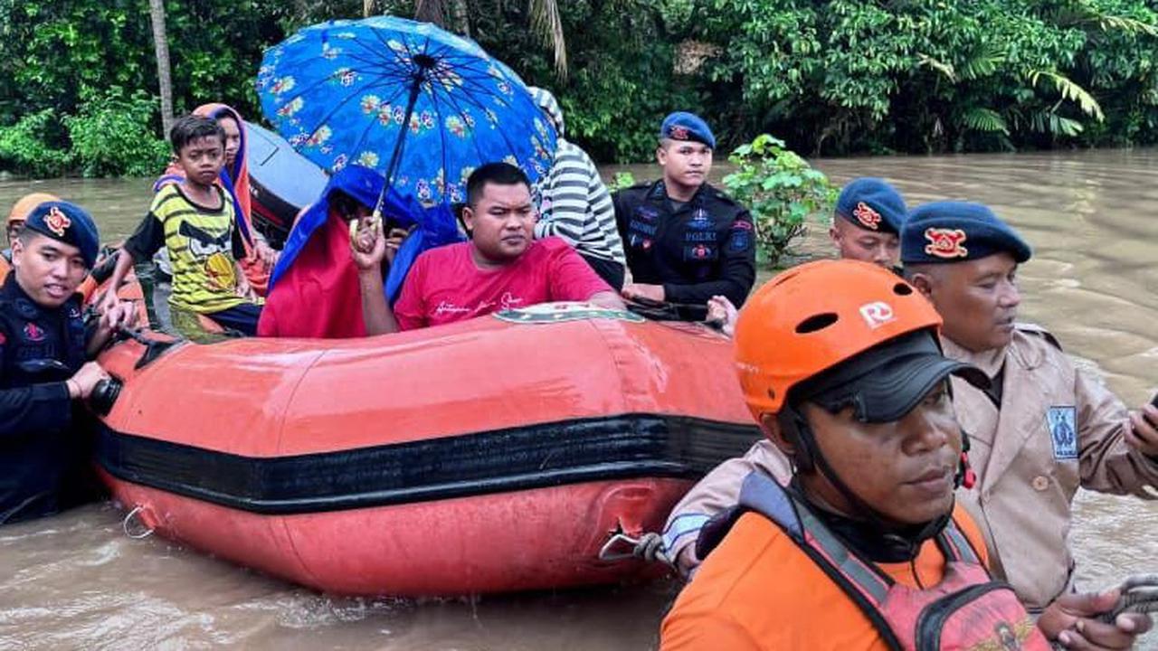 Mensos Serahkan Santunan Rp 15 Juta kepada Keluarga Korban Meninggal Akibat Banjir di Bali