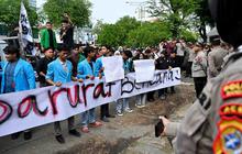 FOTO: Mahasiswa Gelar Demo Tuntut Bencana Aceh Ditetapkan Bencana Nasional