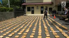 Sebanyak 1.300 kemasan berisi daun ganja kering berhasil disita Satuan Narkoba Polres Metro Jakarta Barat