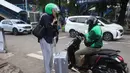 Penumpang bus Antar Kota Antar Provinsi (AKAP) dijemput ojek daring sesaat setelah tiba di Terminal Kampung Rambutan, Jakarta Timur, Rabu (25/3/2026). (Kapanlagi.com/Budy Santoso)