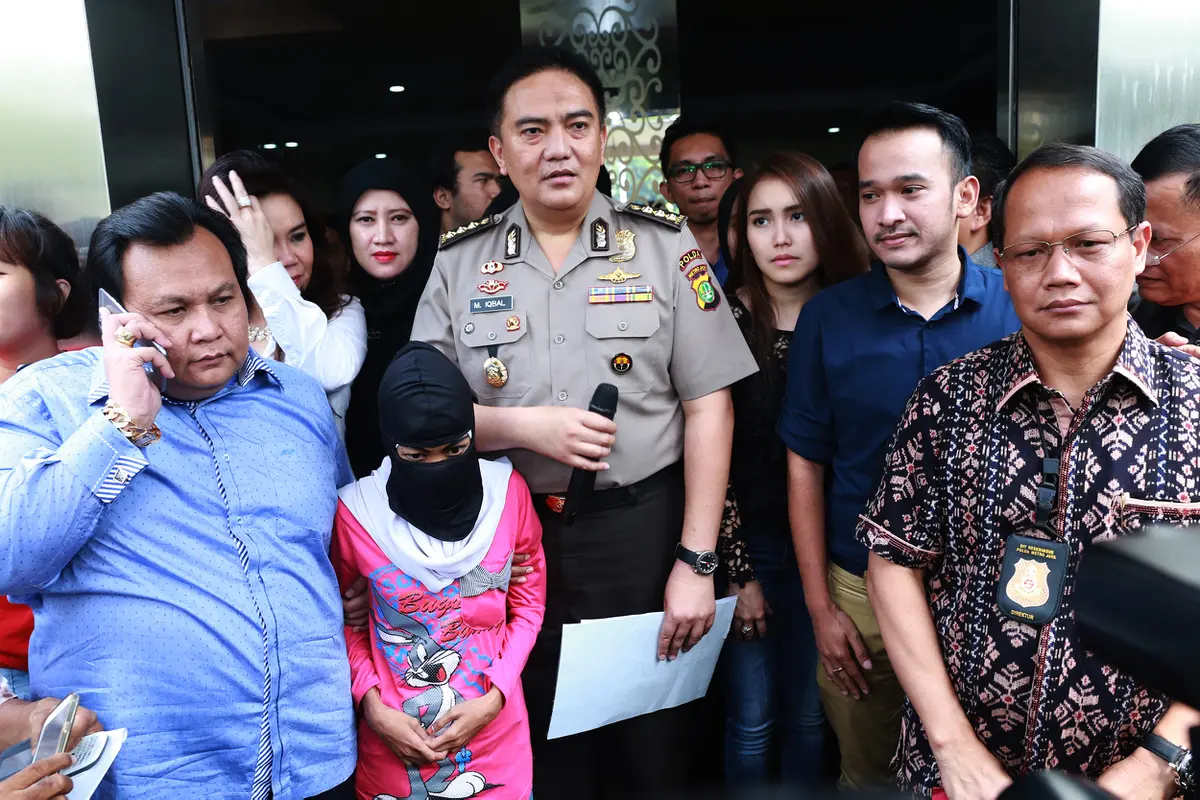 Ayu Ting Ting dan Ruben Onsu di Polda Metro Jaya