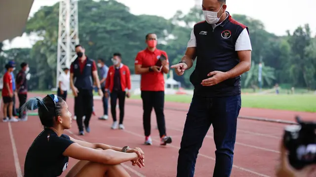 CdM Kontingen Indonesia untuk SEA Games Ferry Kono dan Emilia Nova
