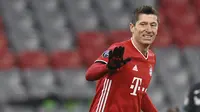 4. Robert Lewandowski (71 gol) - Penyerang asal Polandia ini menjadi top skor Liga Champions pada musim 2019/2020 bersama Bayern Munchen. Saat ini Robert Lewandowski telah mengoleksi 71 gol di Liga Champions dari hasil bermain untuk Borussia Dortmund dan Bayern Munchen. (AFP/Christof Stache)